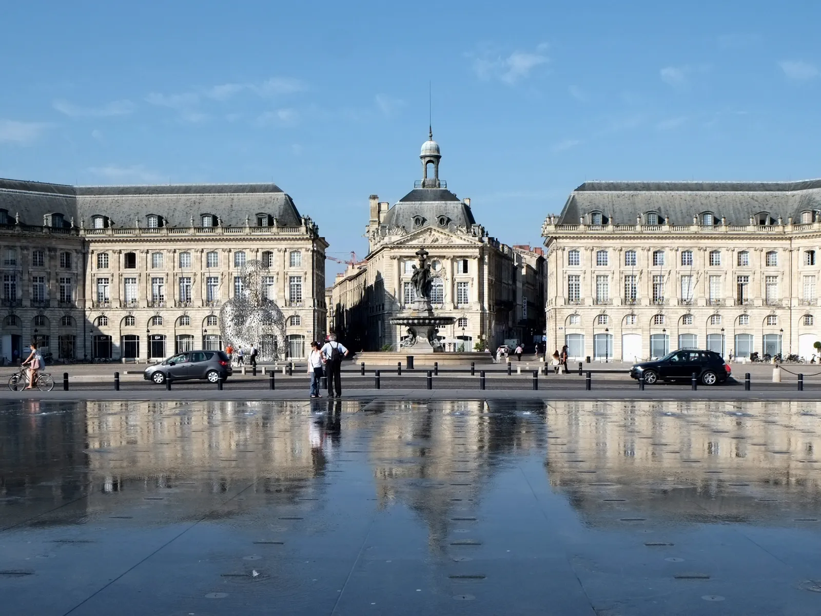 Place de la Bourse et miroir d'eau à Bordeaux, guide du meilleur burger à Bordeaux par quartier
