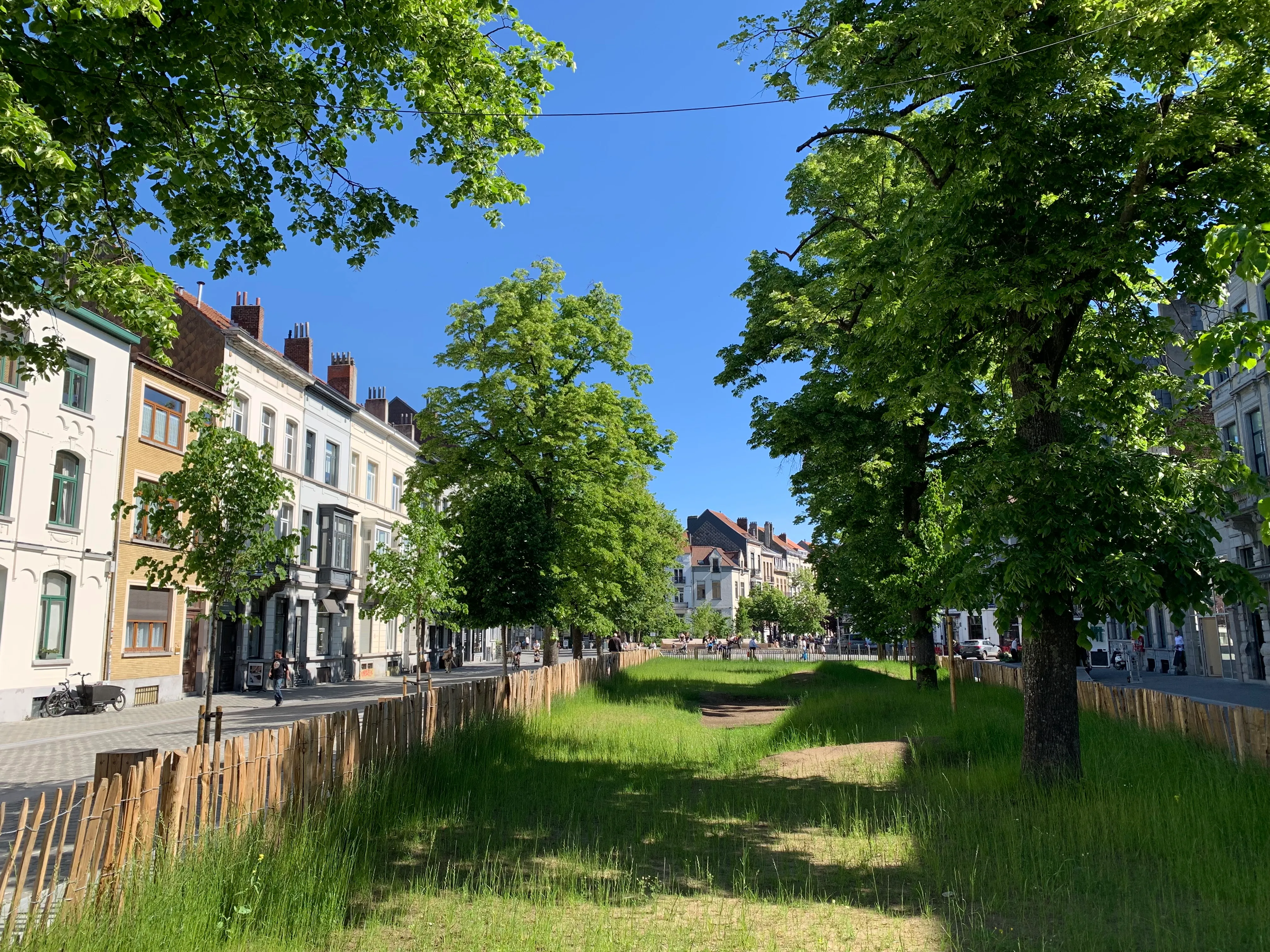 La place du Châtelain à Ixelles, près de l’adresse temporaire de Rambo et des smash burgers de Bintje, rue Simonis