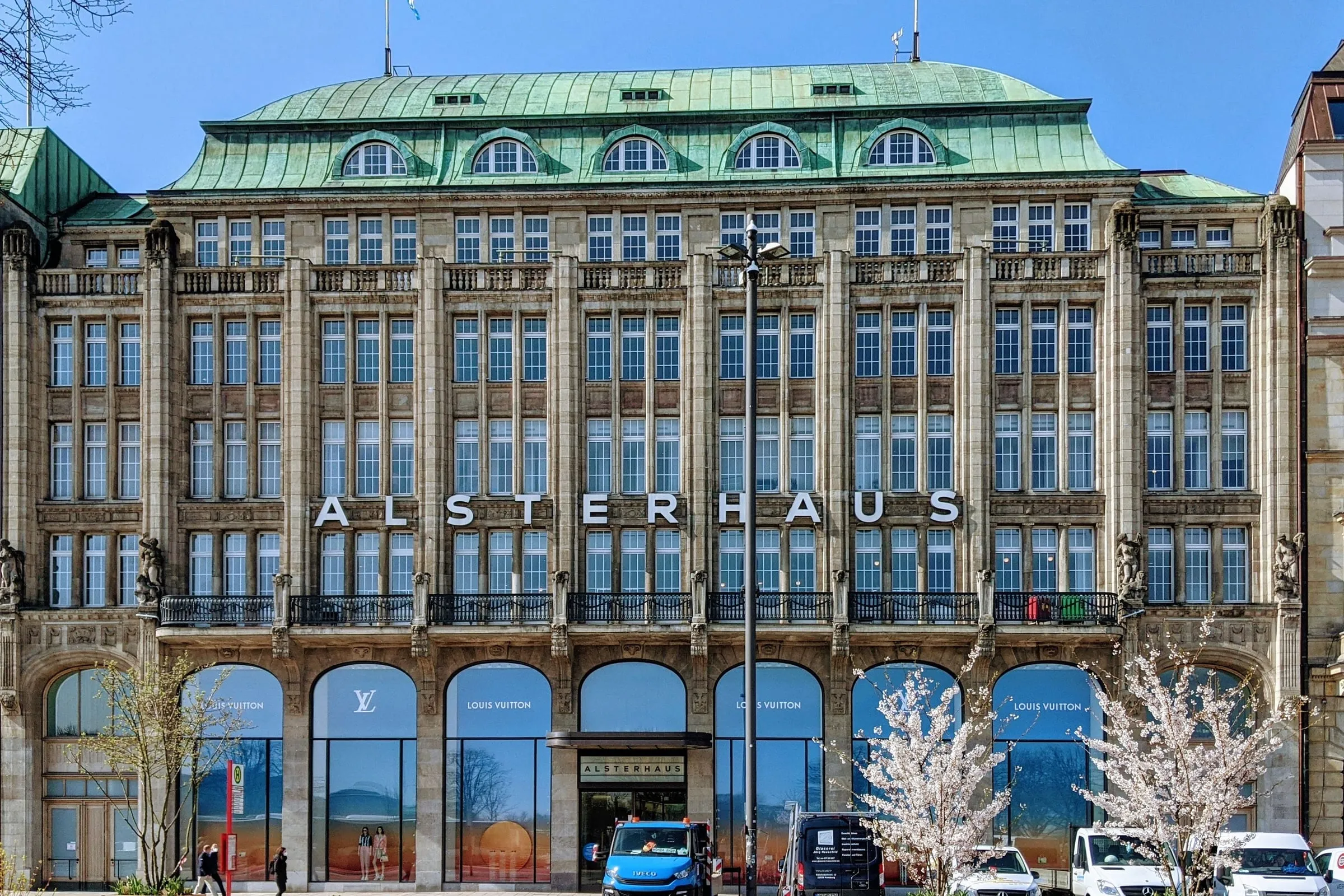 Fachada de los grandes almacenes Alsterhaus en el Jungfernstieg de Hamburgo, donde está la hamburguesería Billy the Butcher