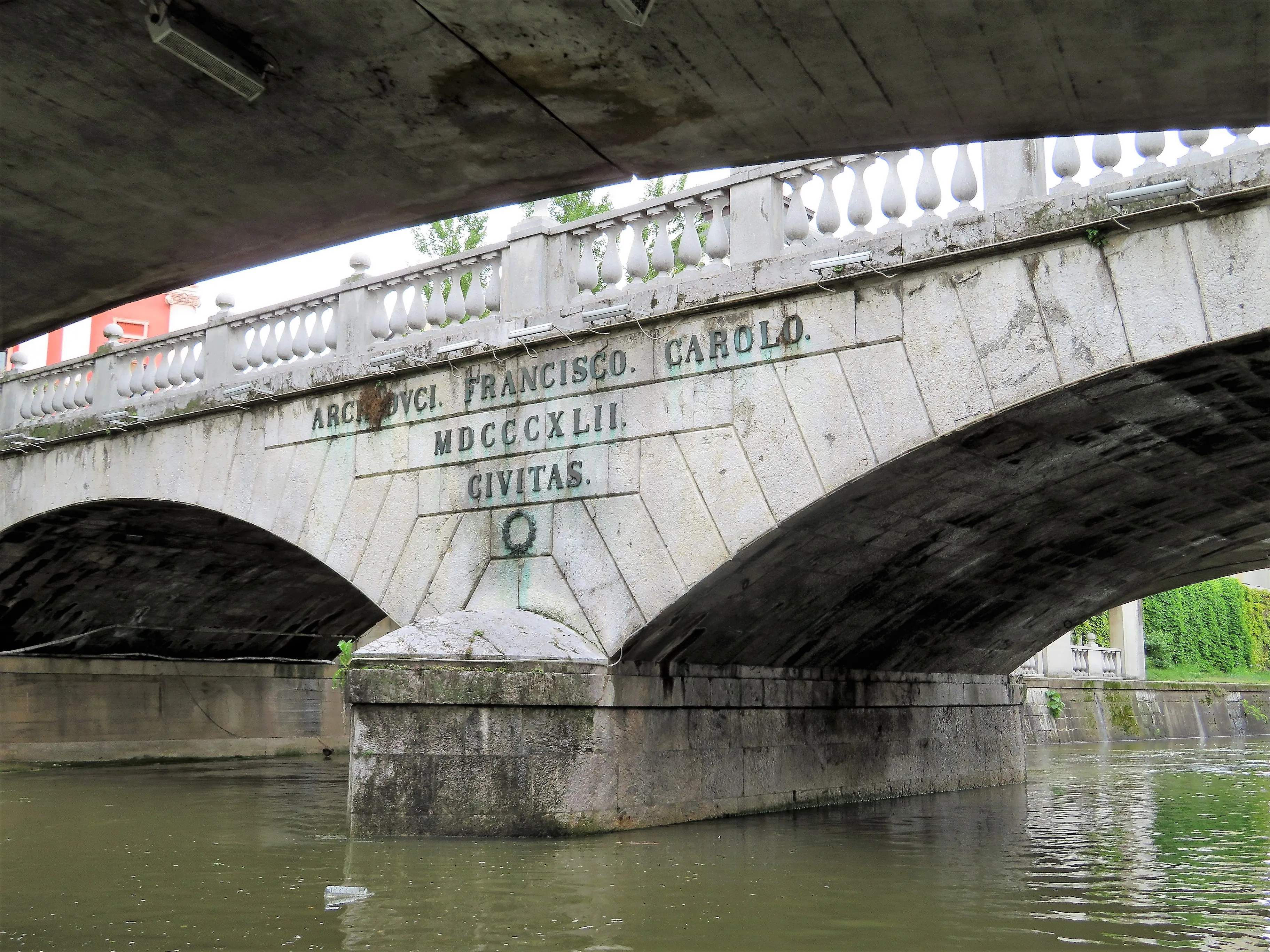 Triple Bridge (Tromostovje) over the Ljubljanica river, next to Pop’s Place burger restaurant in Ljubljana