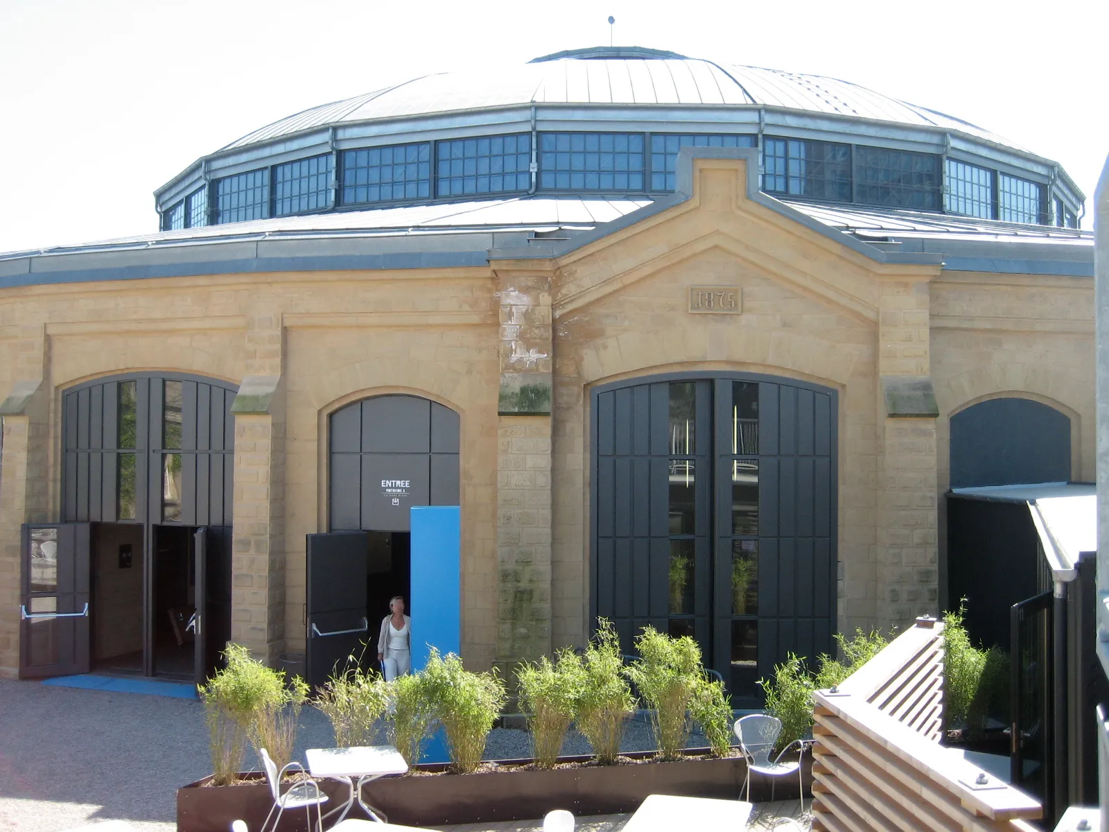 The Rotondes railway roundhouse behind Luxembourg station, home of the :buvette des Rotondes burger