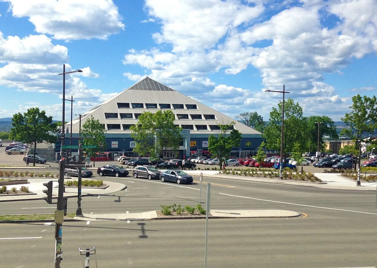 Le centre commercial La Pyramide à Sainte-Foy, à Québec, l’une des adresses du smash burger Holy Burgers