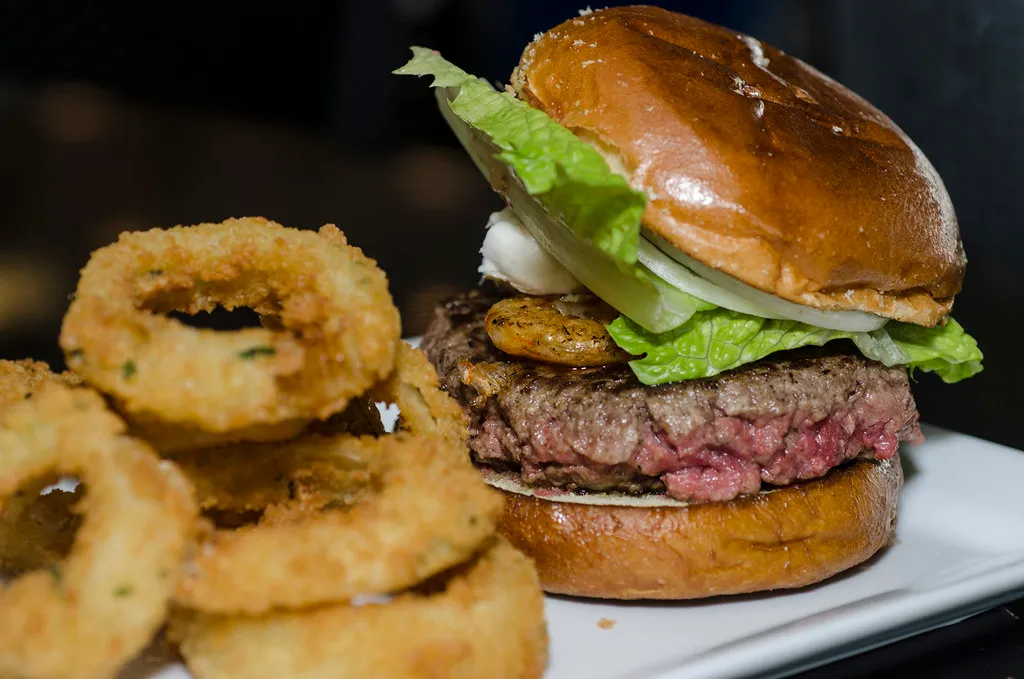 Le Burger Vienna Mariahilfer Strasse: thick Austrian AMA beef burger, hand-shaped fresh patty