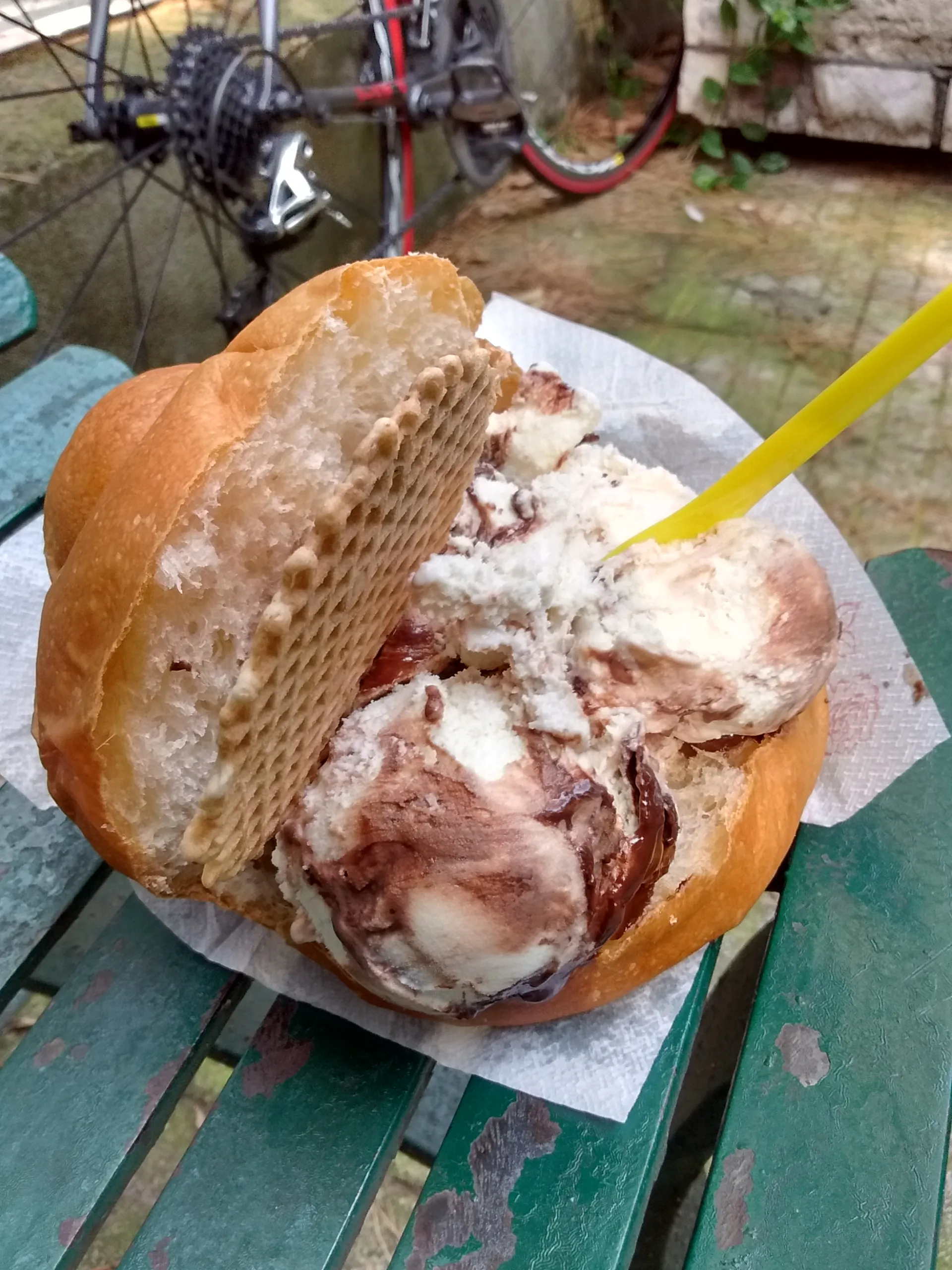 Italian brioche bun filled with ice cream, the format of Burger King France’s 2026 Ice Burger