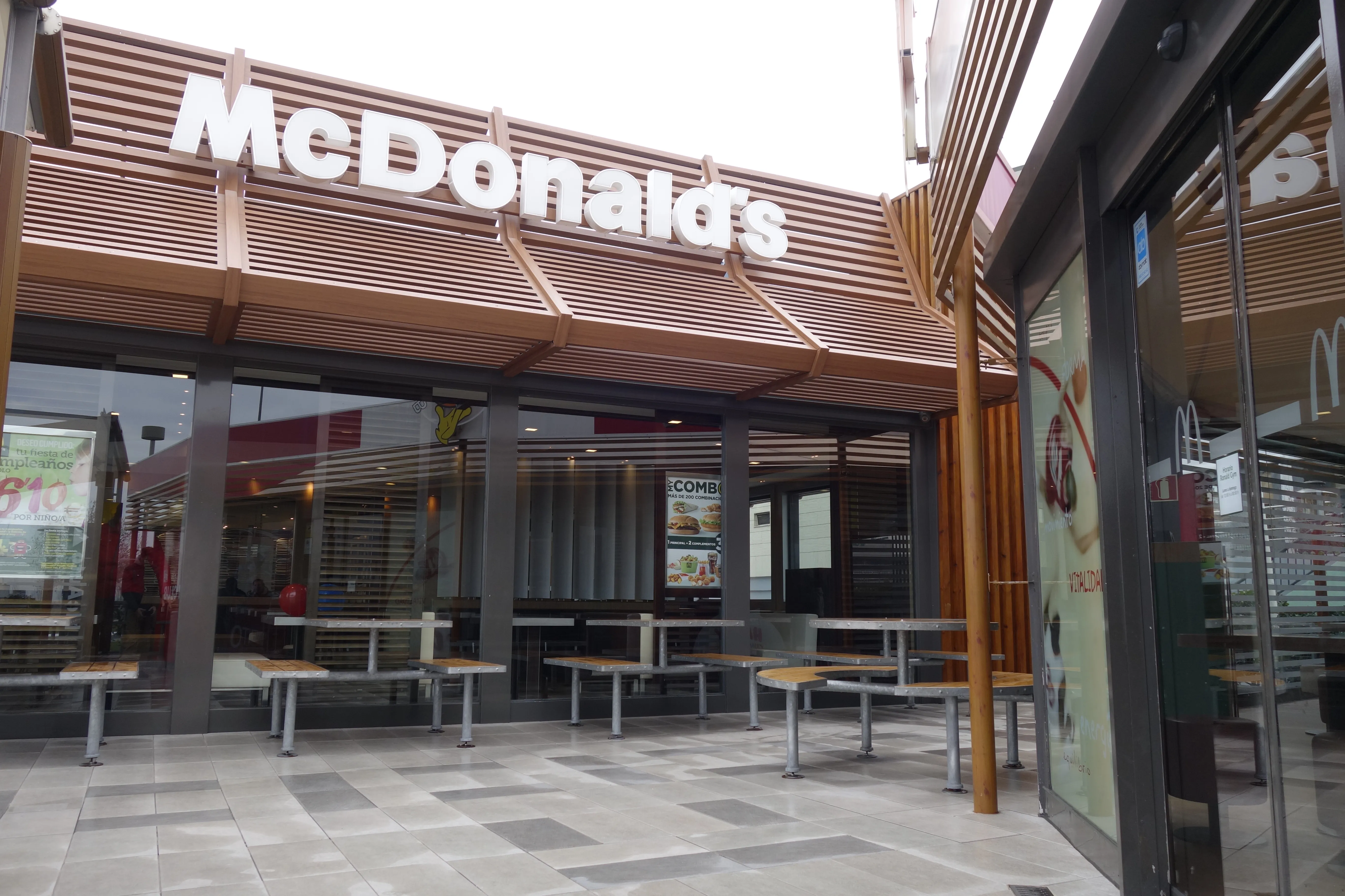 McDonald’s restaurant in Madrid, where McDonald’s Spain relaunched the McExtreme Intense Cheddar in 2026