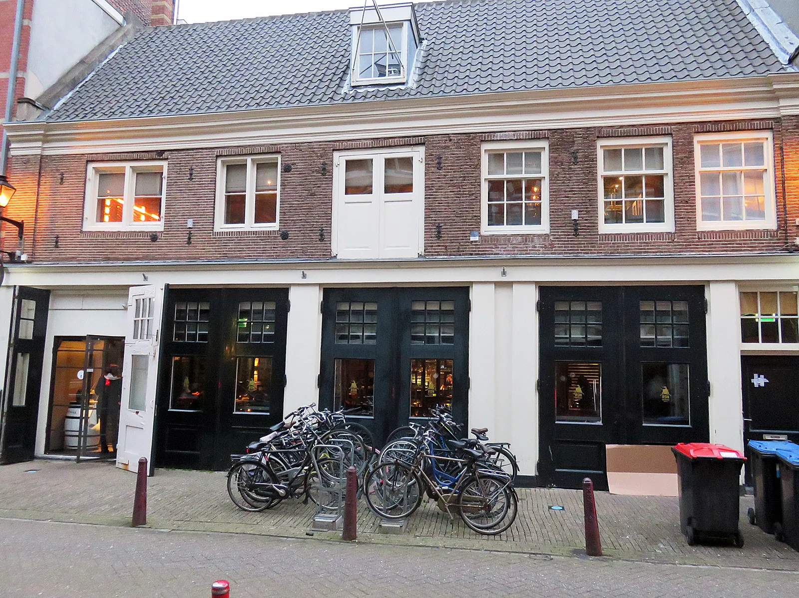 Kerkstraat 23 à Amsterdam, adresse de Ron Gastrobar Oriental, distinct du Ron Gastrobar étoilé