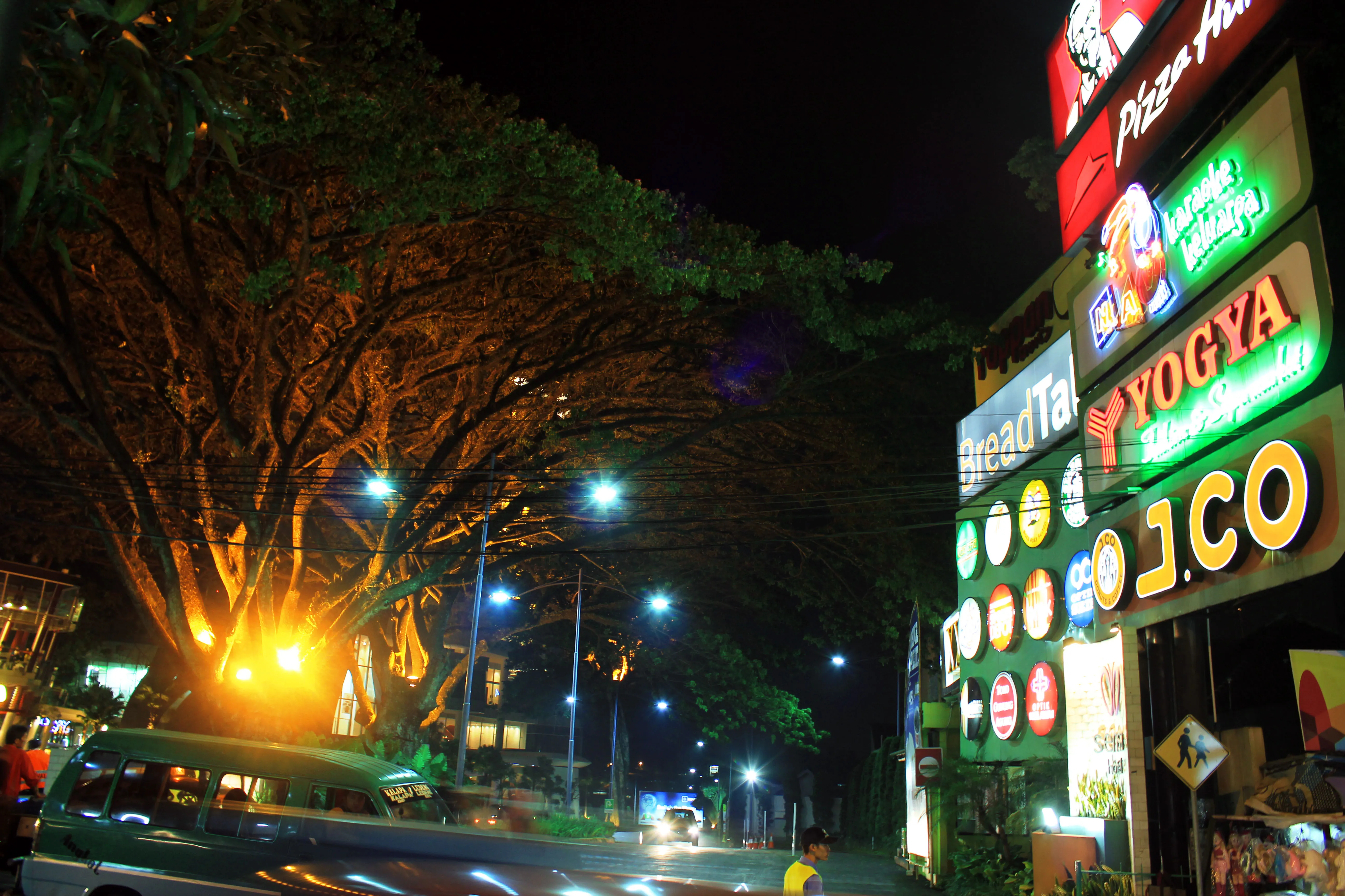 Cihampelas Walk mall on Jl. Cihampelas, home of Burger King Ciwalk in Bandung