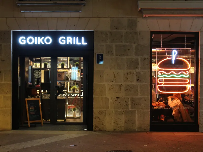 Façade d'un restaurant Goiko, la chaîne de burgers espagnole qui compte neuf adresses à Barcelone (photo prise au Goiko Grill de Burgos)