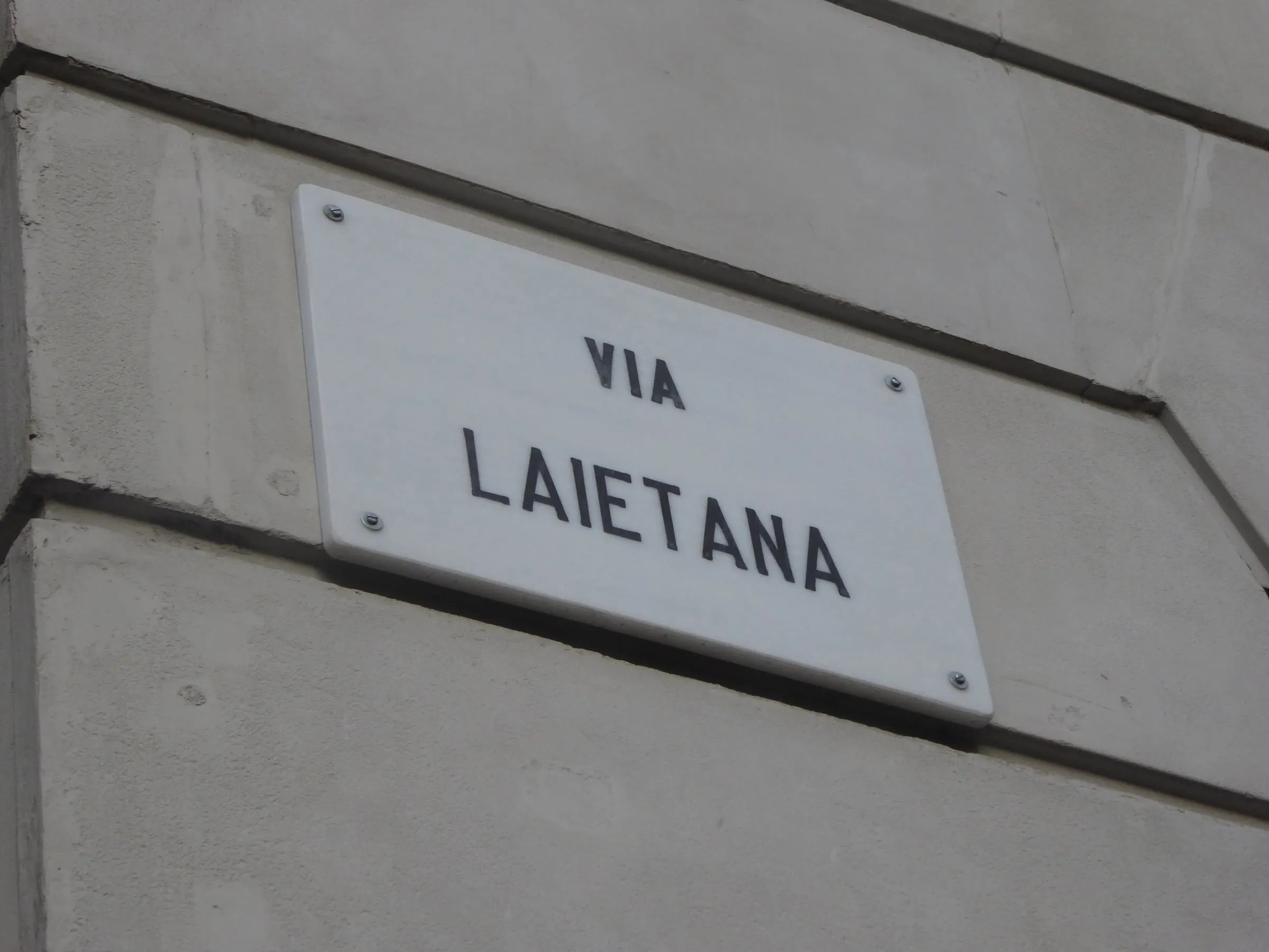 Plaque de rue de la Via Laietana, dans le quartier gothique de Barcelone, où se trouve le Goiko Via Laietana 13
