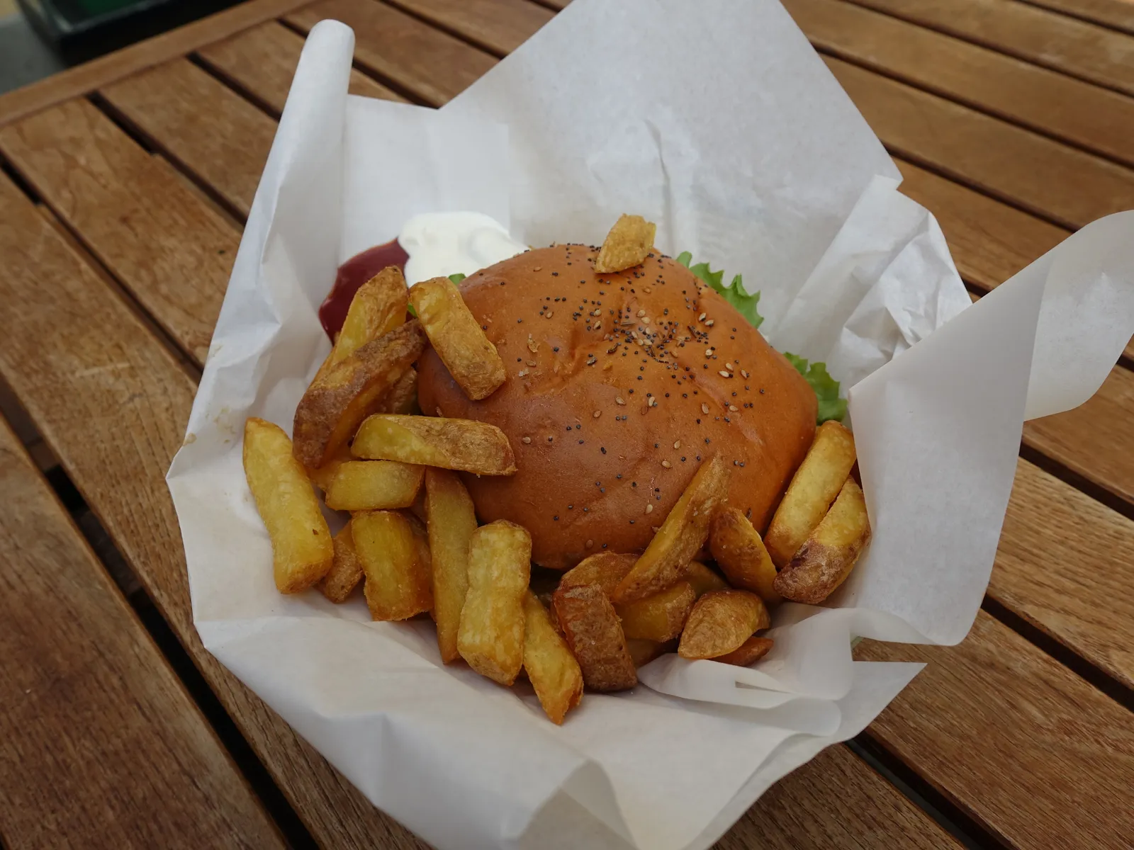 Hamburguesa de ternera suiza de Holy Cow!, la cadena de hamburguesas gourmet que tiene local en la Steinenvorstadt de Basilea