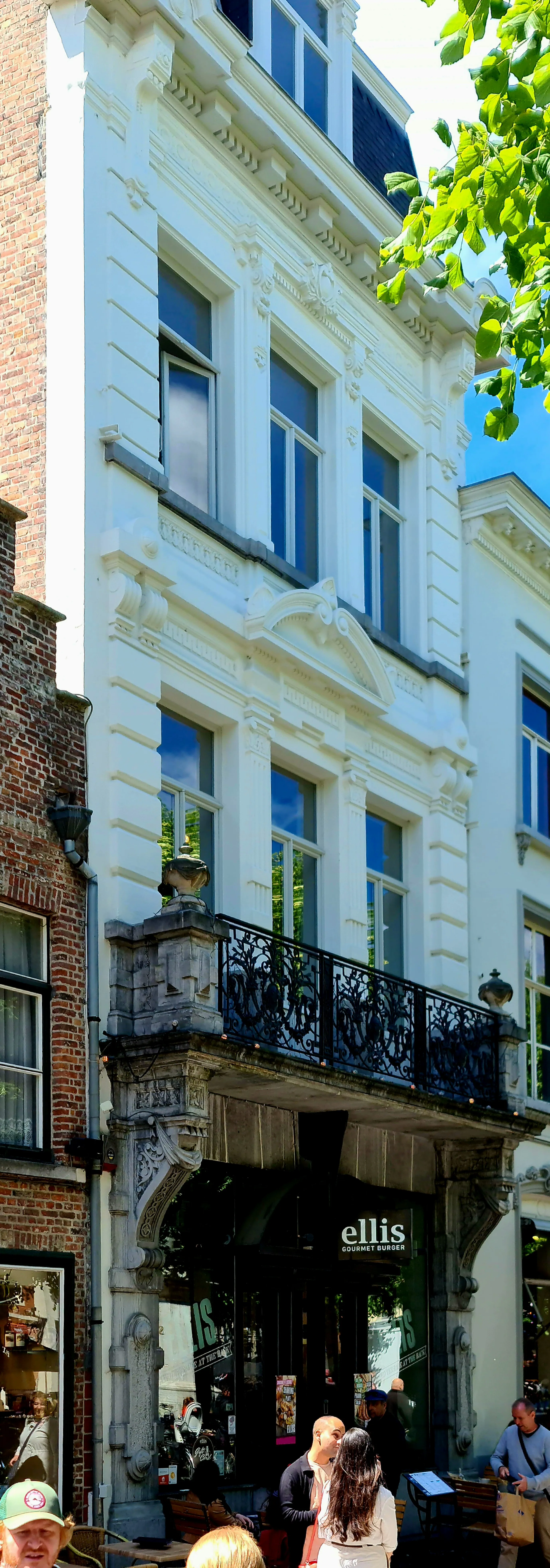 Façade du n° 14 de la Simon Stevinplein à Bruges, adresse d’Ellis Gourmet Burger