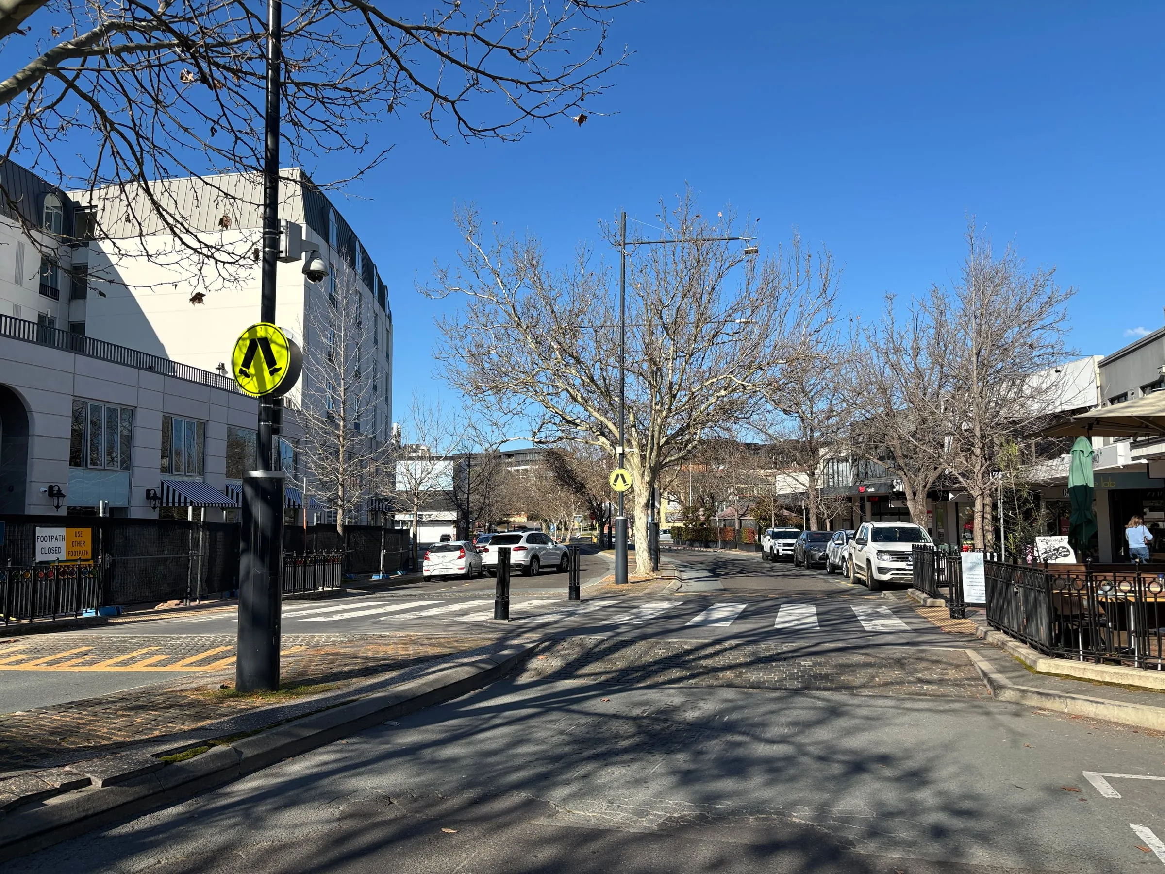 Franklin Street à Manuka, rue commerçante de Canberra où se trouve Grill’d Manuka, en face du cinéma