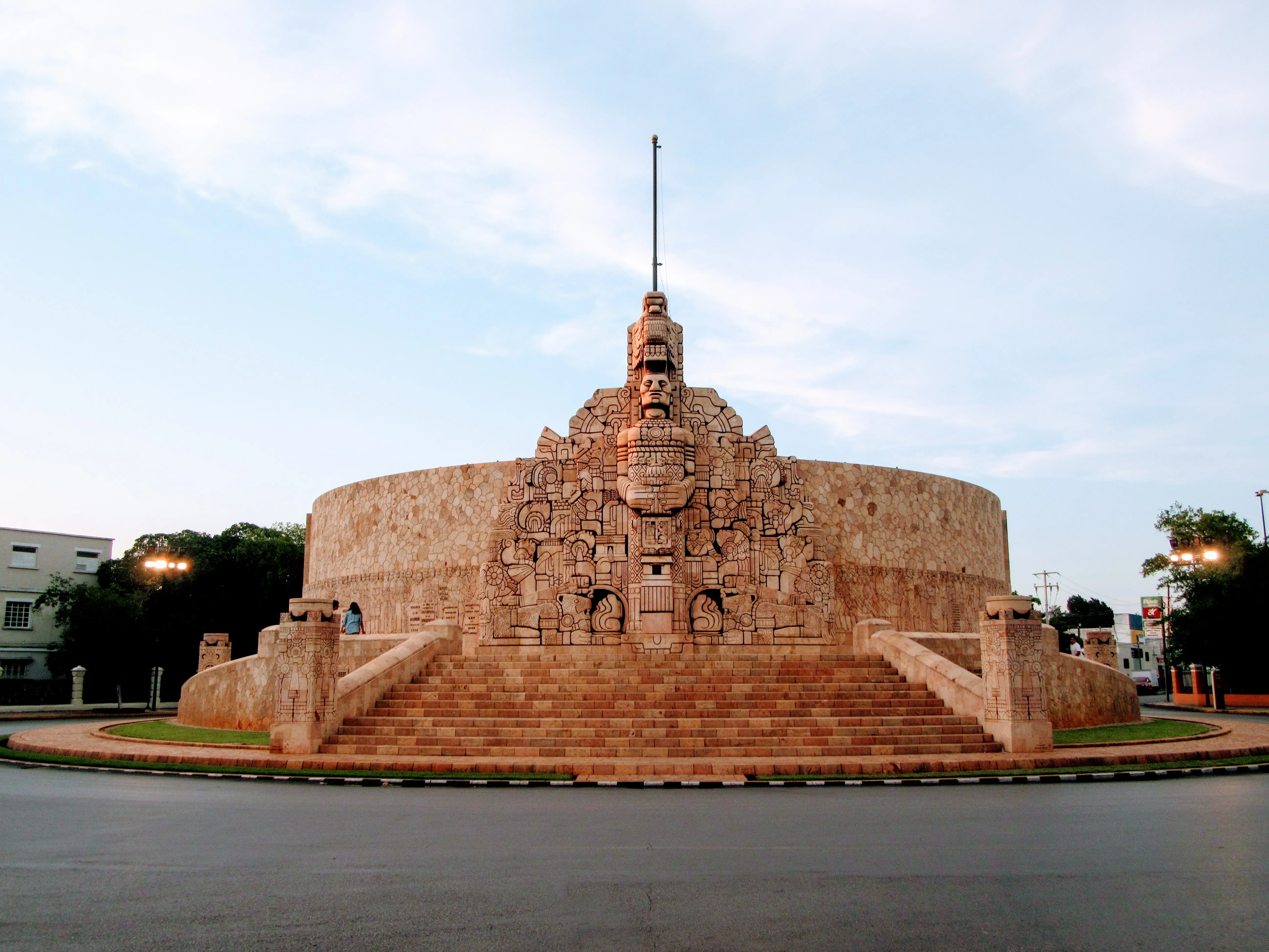 Monumento a la Patria roundabout on Paseo de Montejo in Mérida, the landmark near K’u’uk on Avenida Rómulo Rozo