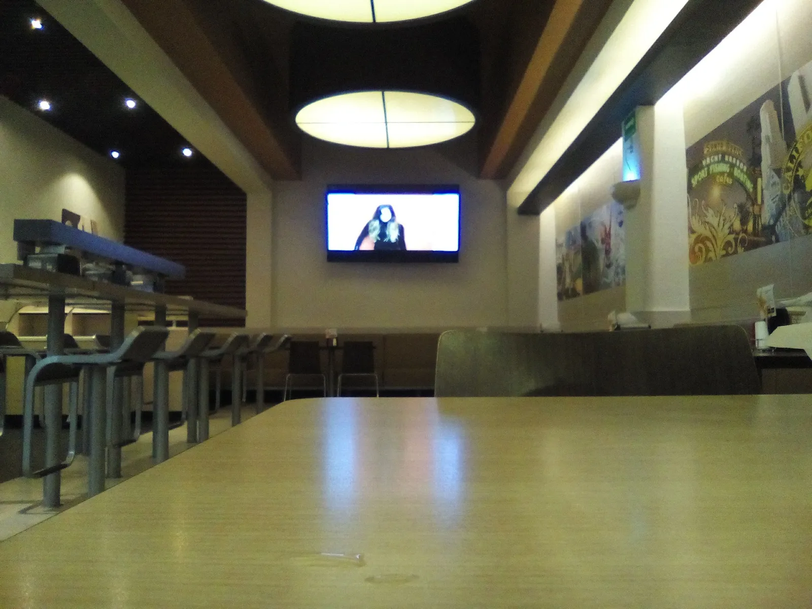 Carl's Jr Cancun guide: a Carl's Jr. restaurant in Mexico with the star logo, here the Gran Plaza branch in Mazatlán