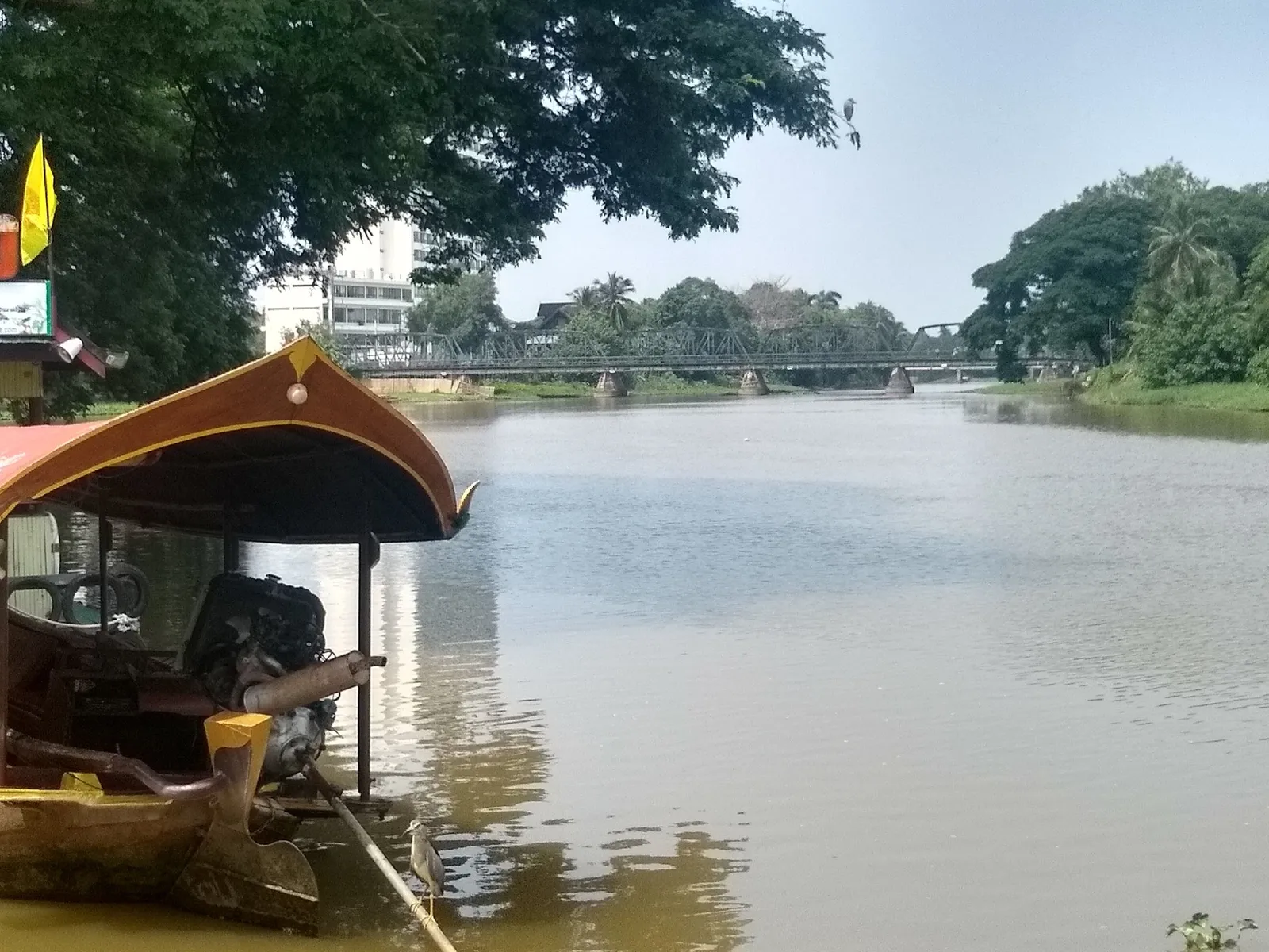 La rivière Ping à Chiang Mai, au bord de laquelle The Duke's a ouvert son premier restaurant de burgers américains en 2005