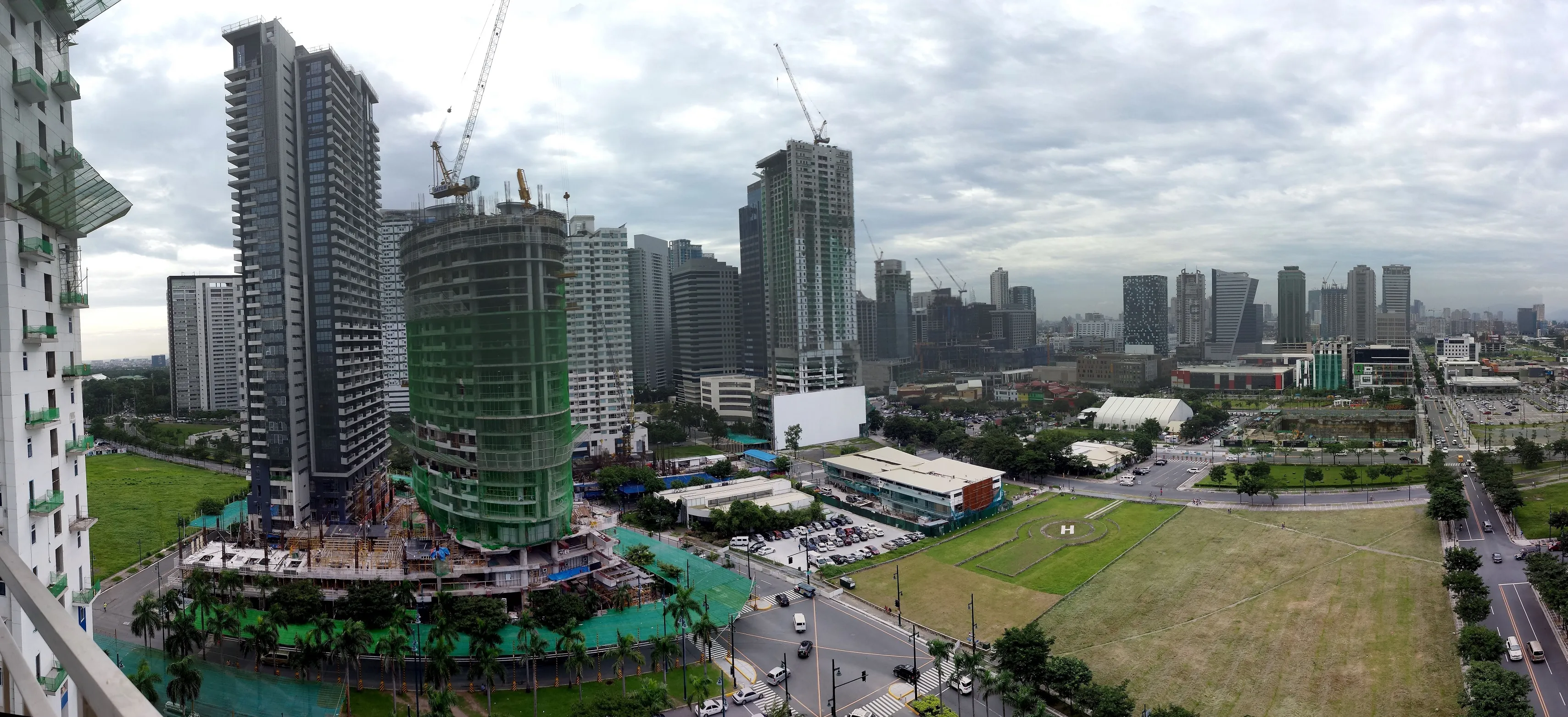 Tour Arya Residences en construction à Bonifacio Global City (BGC), Taguig, l’immeuble où Savage de Josh Boutwood a ouvert en 2018