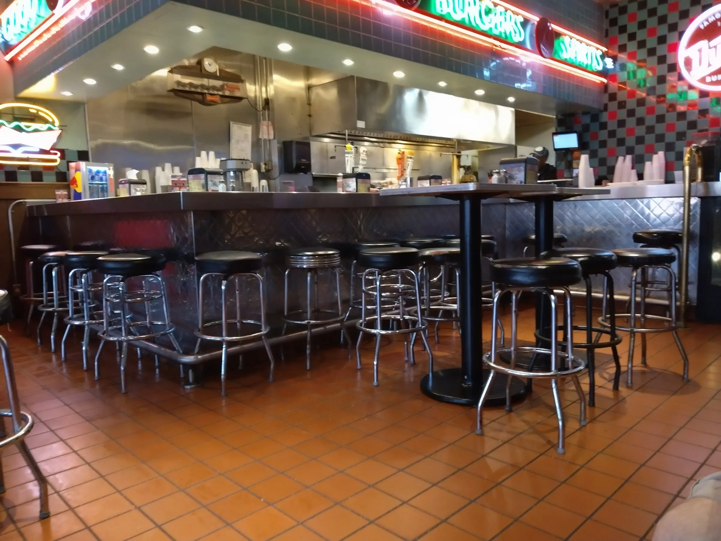 Comptoir de Dyer’s Burgers sur Beale Street, l’institution du burger dans le centre de Memphis