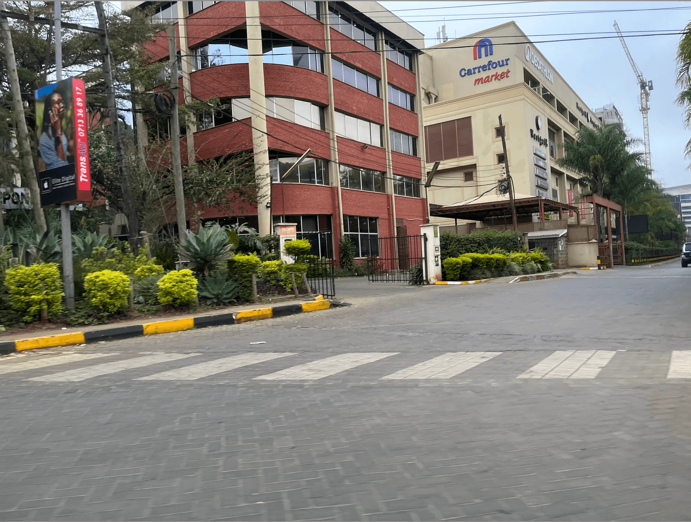 Rue animée de Westlands, quartier des restaurants de Nairobi où se trouve ABC Place, sur Waiyaki Way