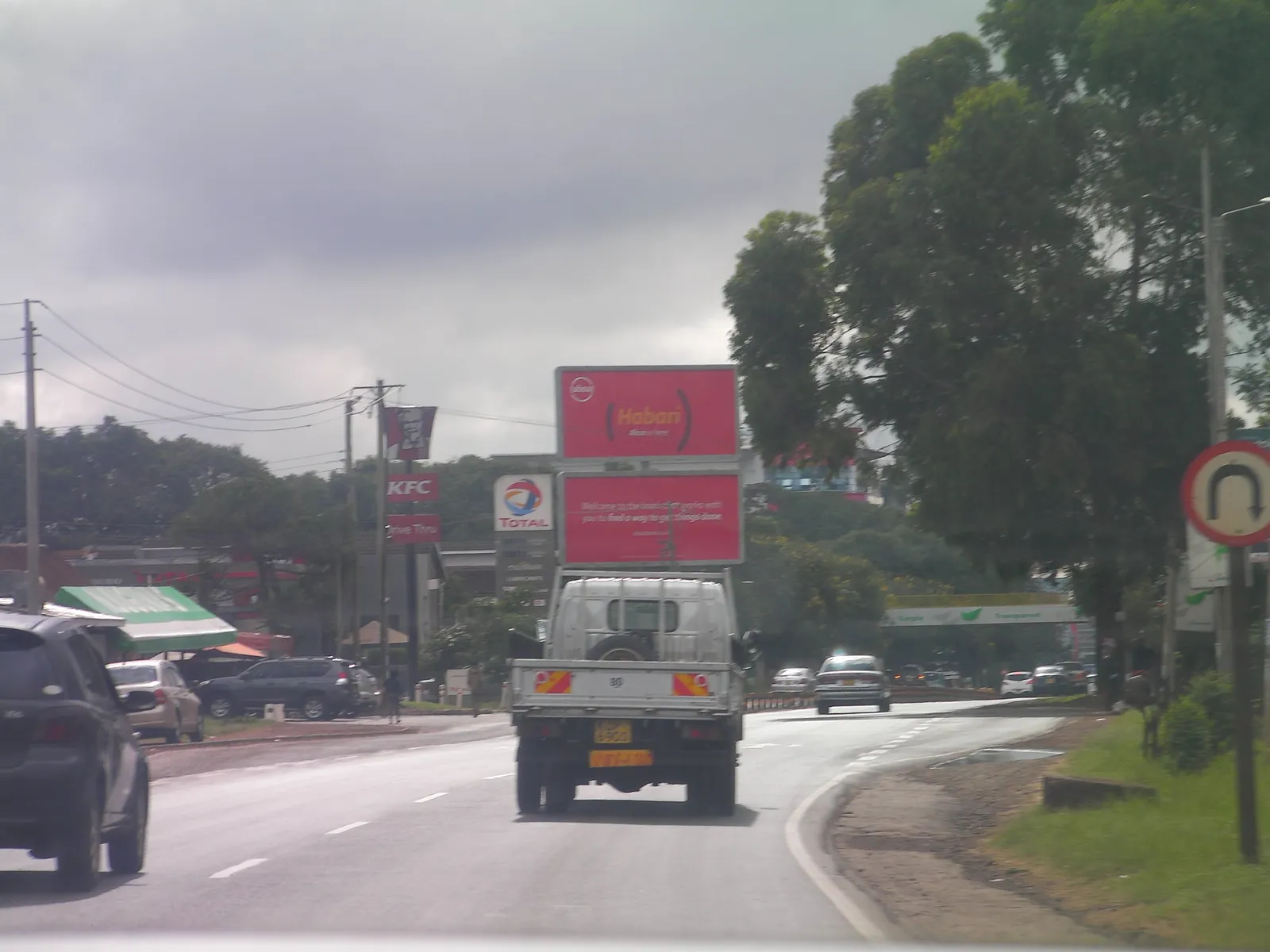Restaurant de Kiran Jethwa à Nairobi : Waiyaki Way à Westlands, l'avenue d'ABC Place où F'EAST Bar & Kitchen a remplacé Seven Seafood & Grill