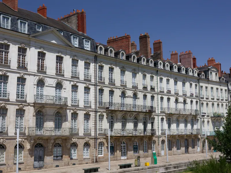 Le quai Turenne sur l'île Feydeau à Nantes, rue du restaurant de burgers américains Back Bay