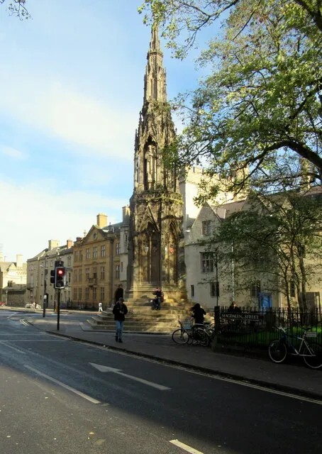 Martyrs’ Memorial at the top of Magdalen Street, the landmark for finding Five Guys Oxford