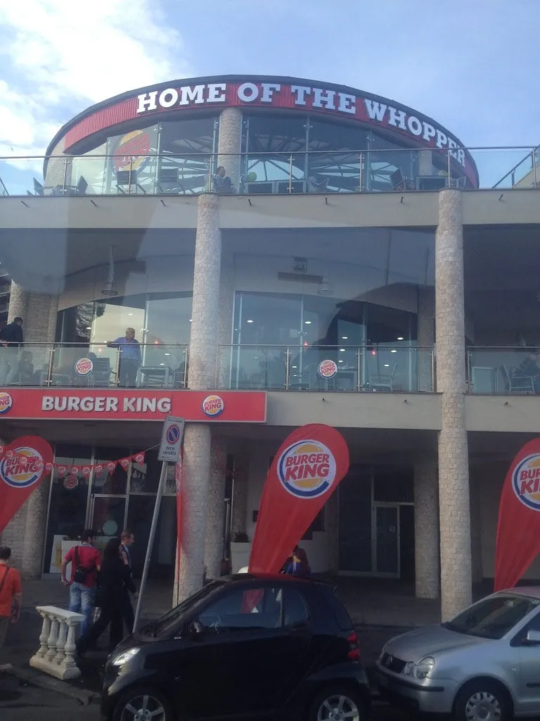 Restaurant Burger King dans le centre de Catane, ville du premier Burger King de Sicile ouvert en janvier 2001