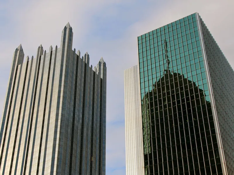 Five Guys Pittsburgh en Market Square: el complejo de cristal PPG Place, en el centro de la ciudad, donde está el local del 3 PPG Place