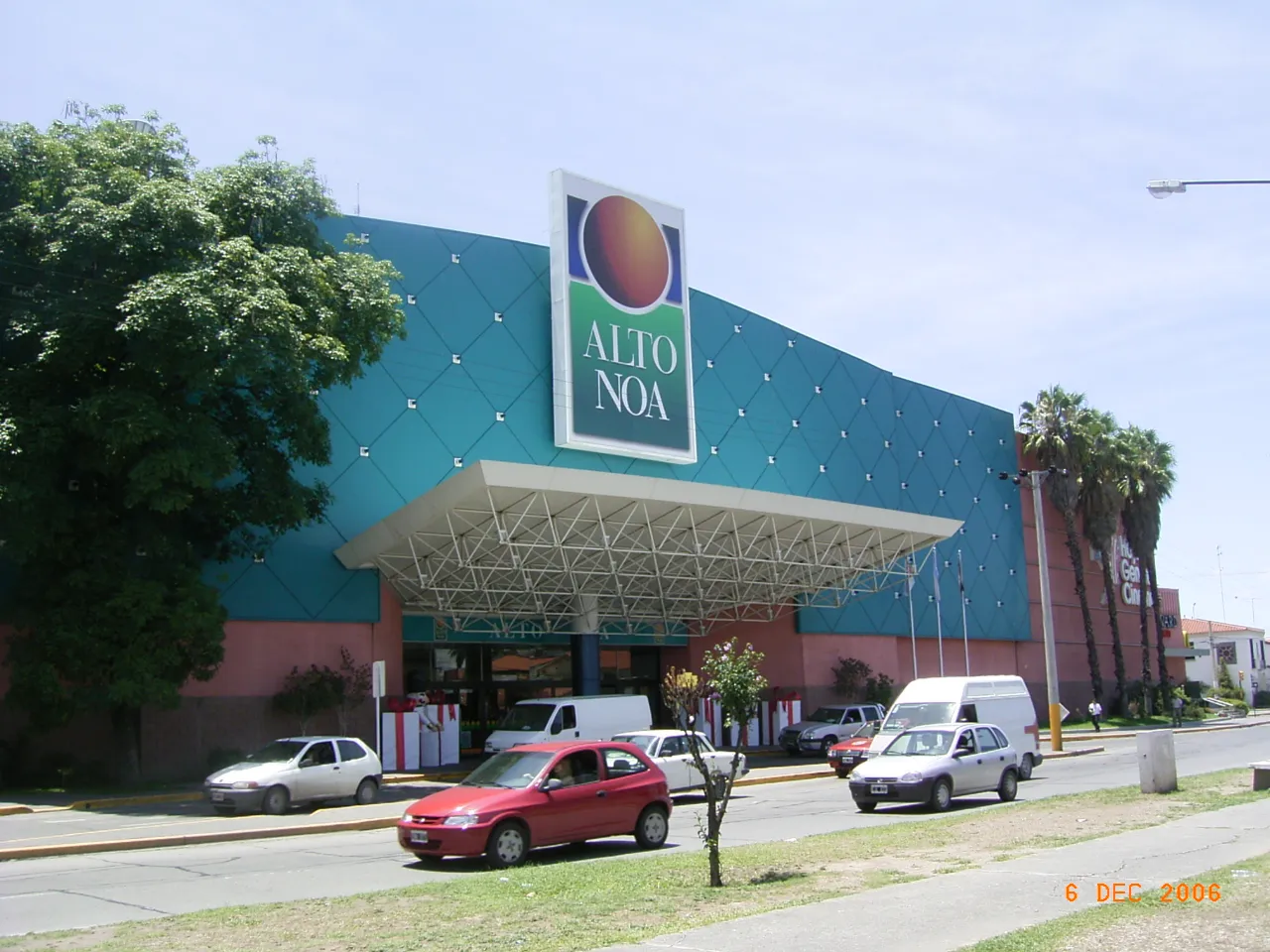 Alto NOA Shopping mall in Salta, where the Mostaza Alto NOA branch operates