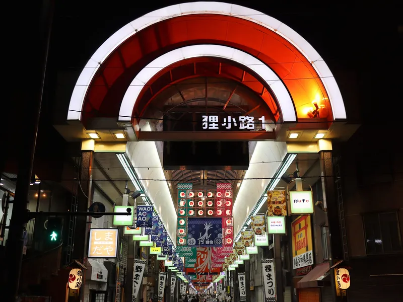 Galerie couverte de Tanukikōji au centre de Sapporo, à une minute à pied du MOS Burger Sapporo Yonbangai et de Susukino
