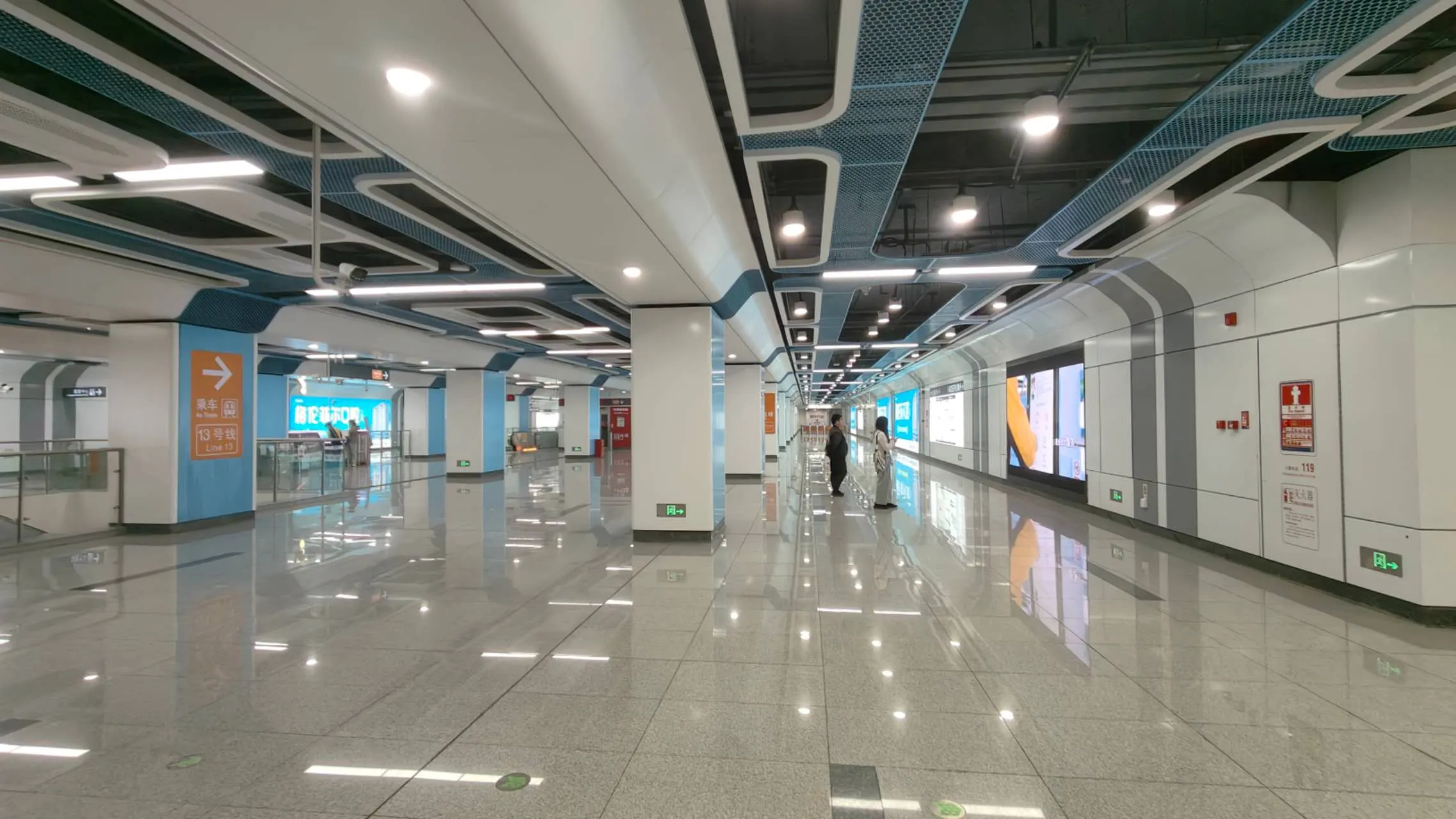 Line 13 concourse at Houhai metro station in Shenzhen, the nearest stop to Honbo at MixC Shenzhen Bay