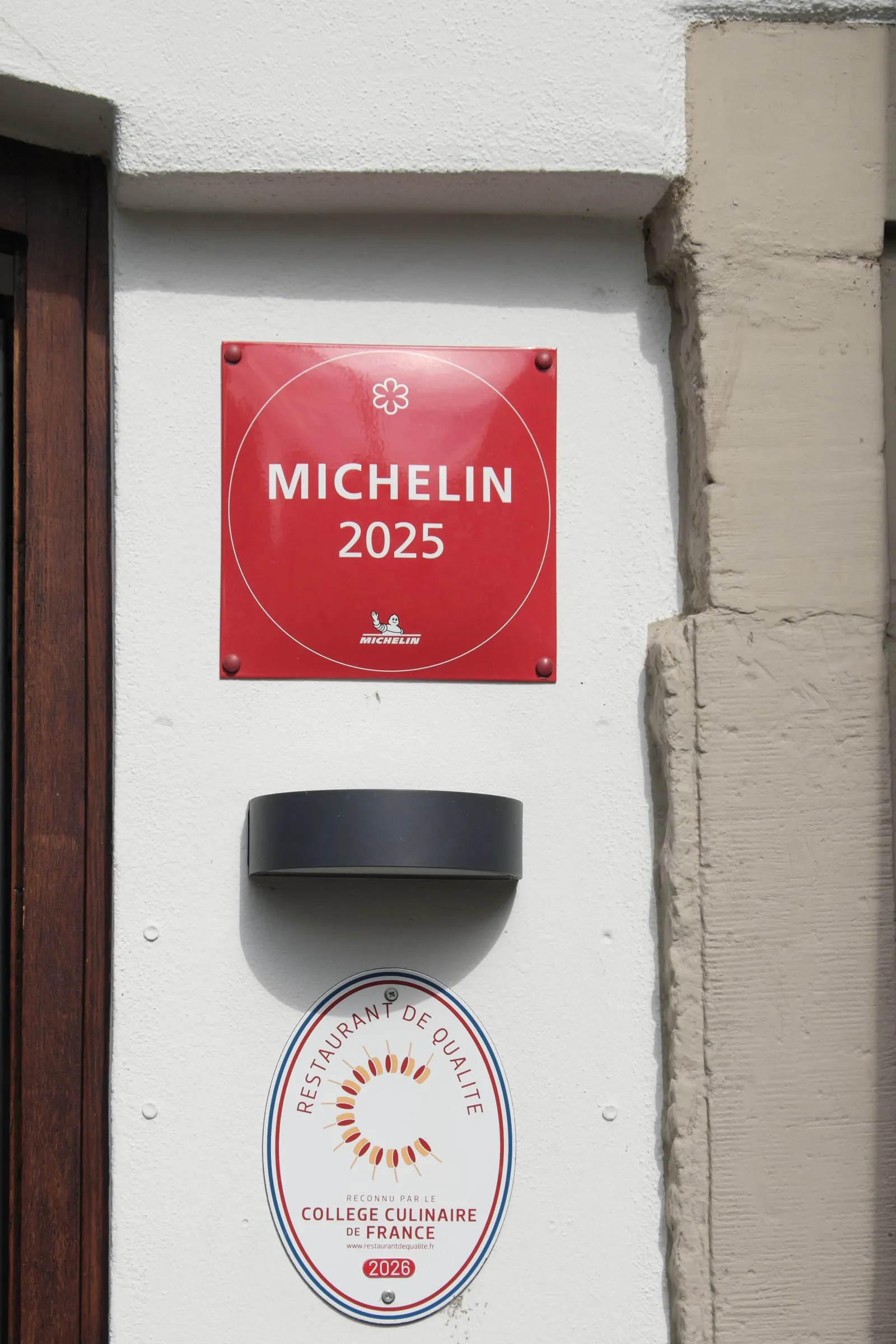 Michelin star plaque at 1741, 22 quai des Bateliers, Strasbourg
