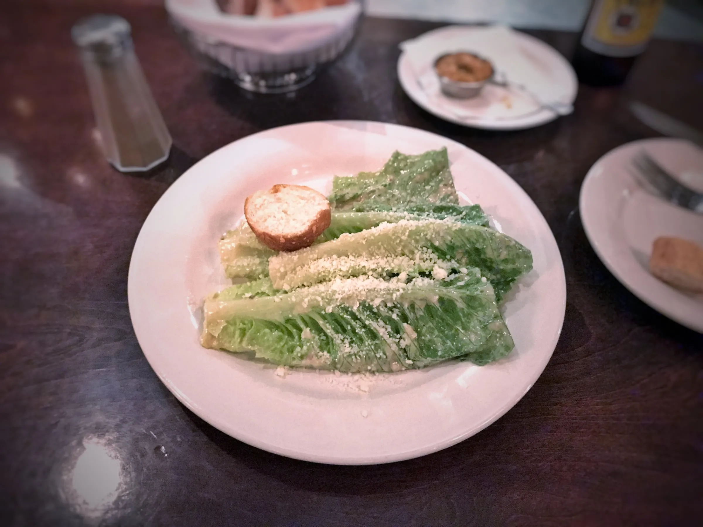 Salade César servie au restaurant Caesar’s de Tijuana, maison de la famille Plascencia