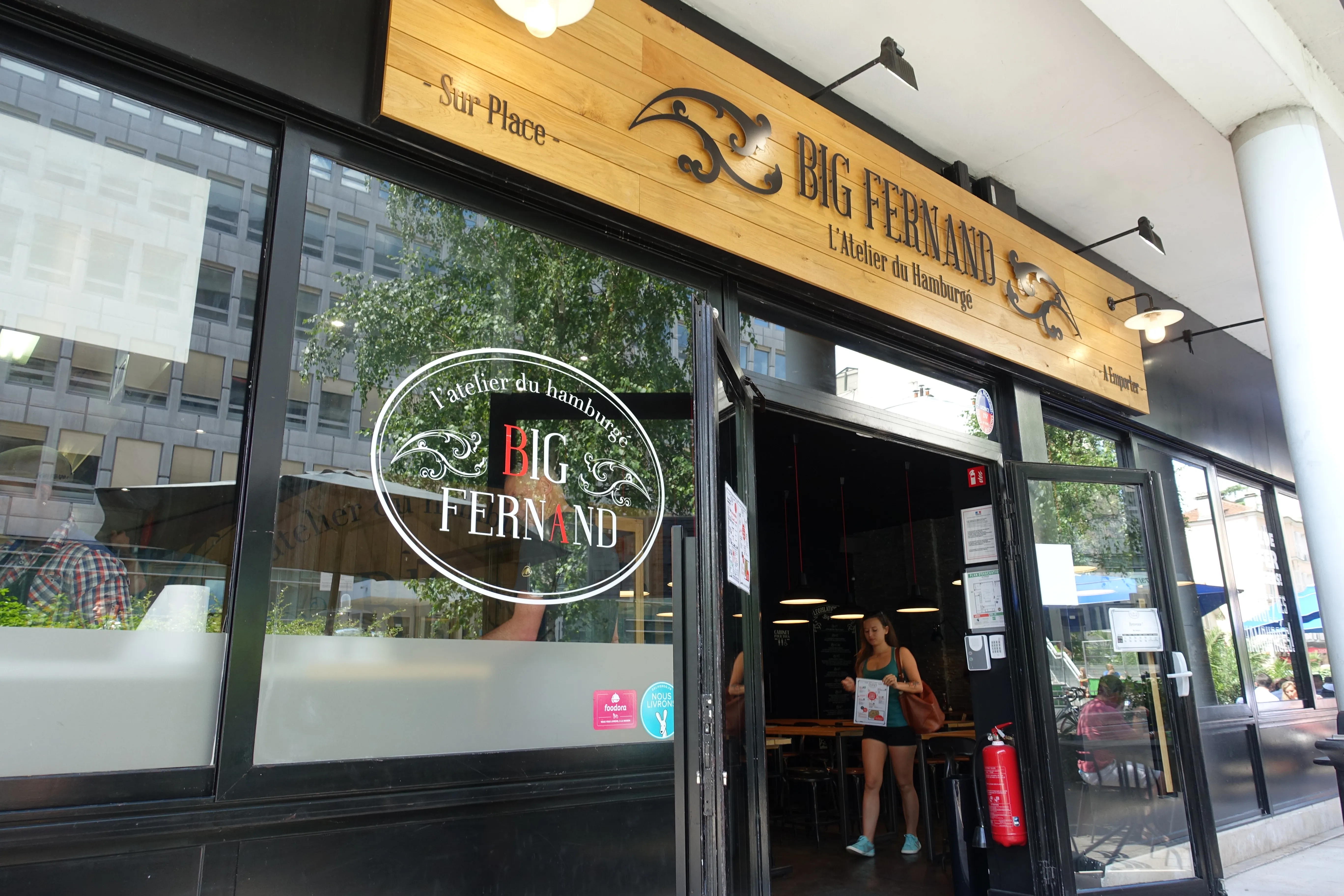 Devanture d’un restaurant Big Fernand à Boulogne-Billancourt, chaîne française de burgers née à Paris en 2011